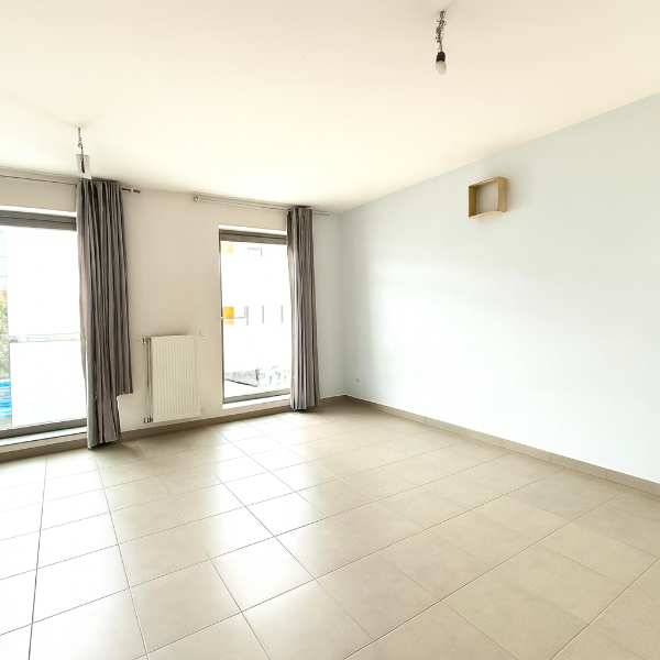 Ruim en lichtrijk appartement met 2 slaapkamers, terras en 'dubbele' autostaanplaats op een boogscheut van de Leie - foto 3