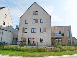 Heel mooi  appartement te huur in het project 'Jardin des Fleurs' aan Gommers in Oud-Turnhout. Indeling : ruime inkomhal, 2 slaapkamers, badkamer met inloopdouche, grote berging, mooie leefruimte met veel lichtinval en open keuken. Aan de leefruimte bevindt zich een terras waar het gezellig vertoeven is, geen inkijk van de medebewoners! In de gemakkelijk toegankelijke ondergrondse garage is een staanplaats en een afgesloten berging voorzien. Vast kosten 95 EUR/maand. 

Bijzonderheden :
-fietsenberging
-zeer energiezuinig
-rustig gelegen doch op wandelafstand van het centrum
-mooi project