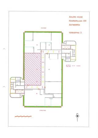 Kantoorgebouw gelegen op een unieke locatie in de Antwerpse Haven, aan de overgang van het Albertdok naar het Leopolddok.<br /><br />* NIEUW* <span>Werkplekken All-Inn formule ook afzonderlijkte huur 1-3 pers. op de 2de verdieping</span>