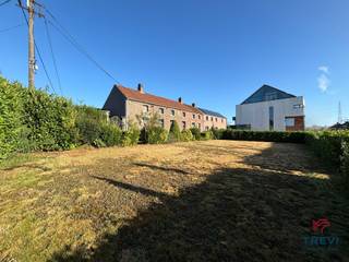 SOUS OPTION Tubize, non loin du centre et des commerces, joli terrain constructible plat de 3 ares 8 centiares pouvant accueillir une belle villa...