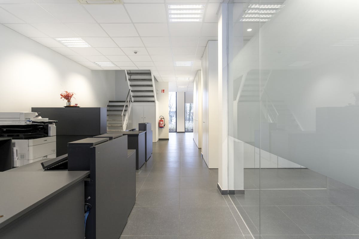 Uitstekend afgewerkt kantoor van ca. 456m² te huur in Izegem - foto 3