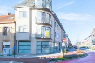 VALIMMAS verhuurt dit zeer verzorgd en direct instapklaar appartement (± 64m²) in een hedendaags gebouw in het volle centrum van Asse, op 50m van...