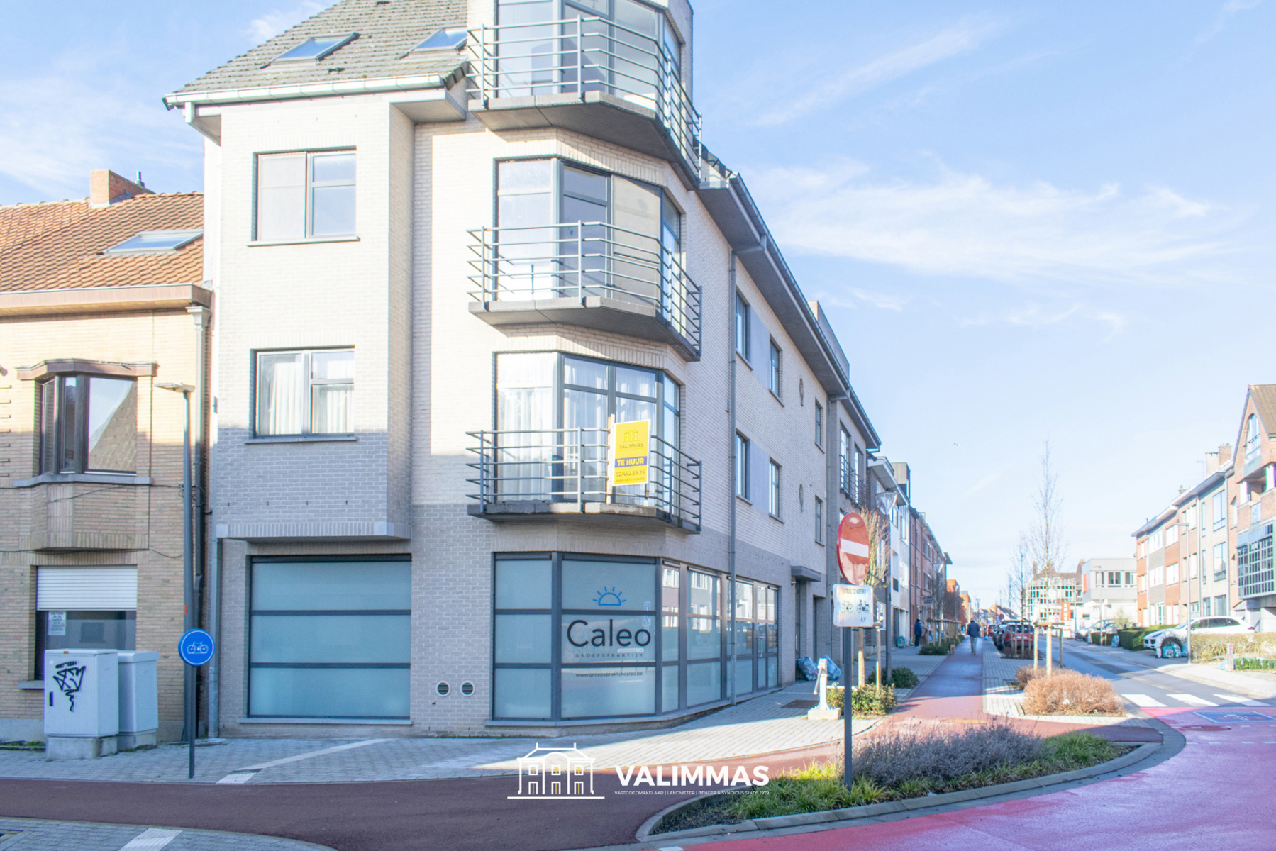 Verzorgd &amp; instapklaar appartement met individuele garage... - foto 3