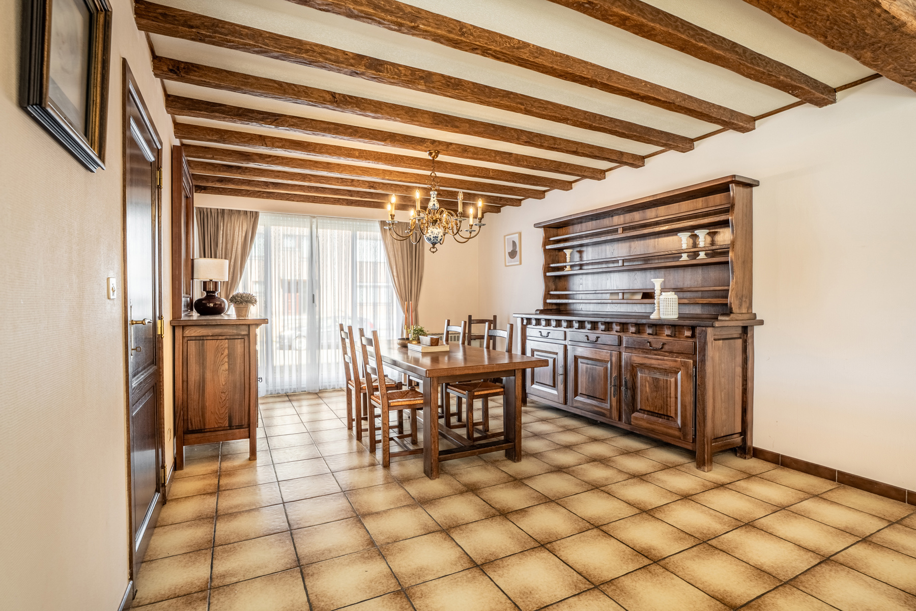 Halfopen woning met tuin, garage en oprit - foto 4
