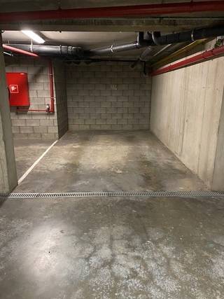 Ondergrondse parkeerplaats in Belisiahof, gelegen in de Stationslaan zn te Bilzen.Ruime ondergrondse auto standplaats nabij centrum Bilzen.  Ingang...