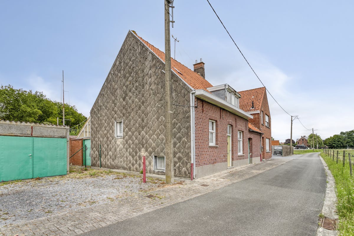 Semi-detached house to renovate in Gullegem - photo 2