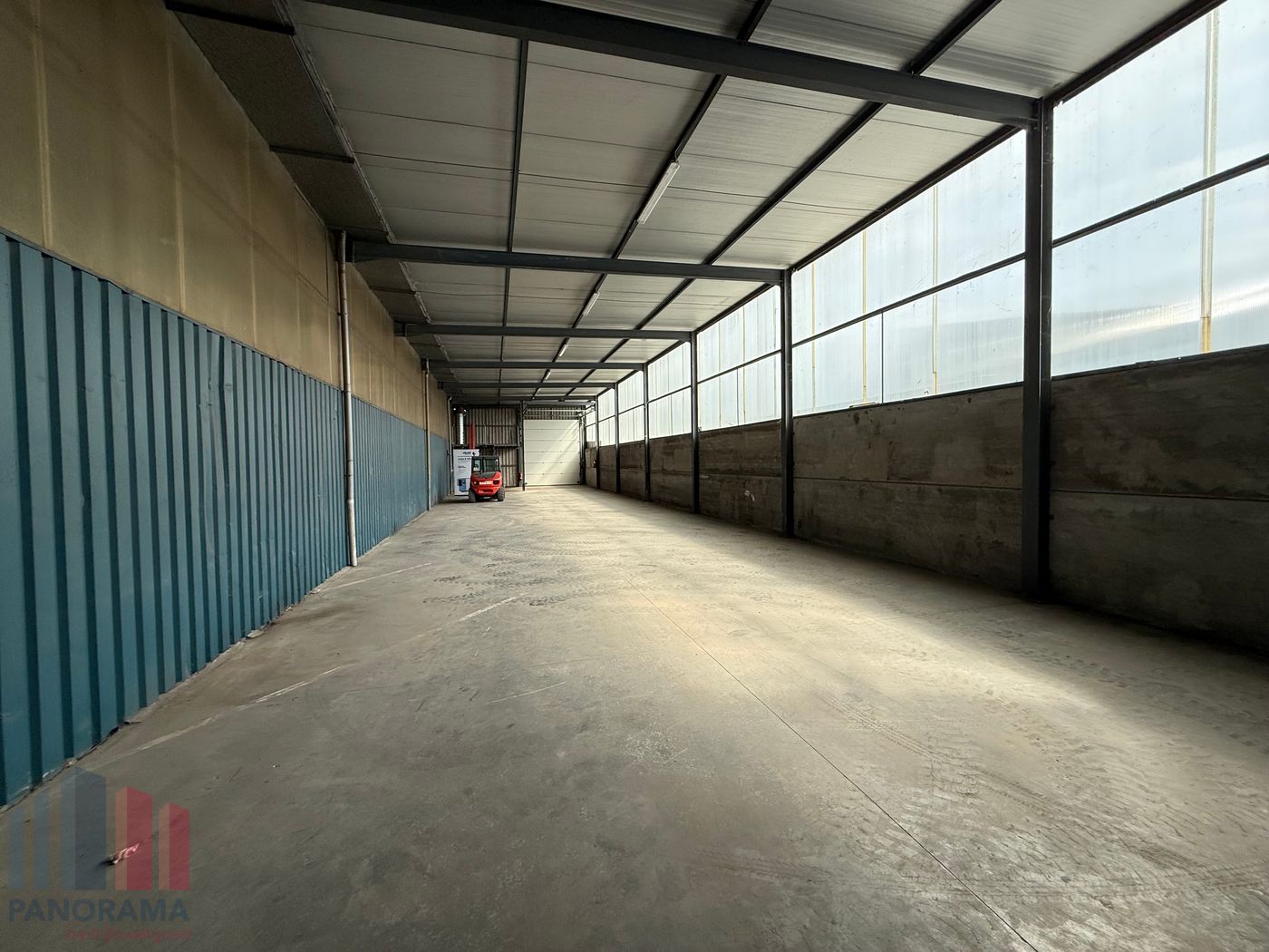 UITSTEKEND GELEGEN MAGAZIJN VAN 299 m² VLAKBIJ DE E17 - foto 2