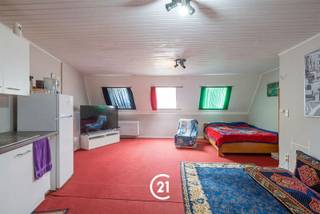 <p>Ce studio, situé dans la Rasphuisstraat, offre une excellente opportunité à la fois comme résidence propre et pour ceux qui recherchent un bien d'investissement intéressant.<br />Cette propriété est en fait actuellement louée.</p><p>Le studio dispose d'un espace de vie avec cuisine et d'une salle de bain avec douche à l'italienne et toilettes.</p><p>L'emplacement est sans aucun doute un atout majeur. Situé à une courte distance du centre de Gand, il est facilement accessible grâce à la proximité des principales voies d'accès et des transports en commun. En outre, les magasins, les restaurants, les établissements d'enseignement et les installations de loisirs sont facilement accessibles.</p><p>En bref, une opportunité idéale pour ceux qui recherchent une maison située au centre ou une propriété avec un potentiel locatif attrayant dans un quartier recherché.</p>