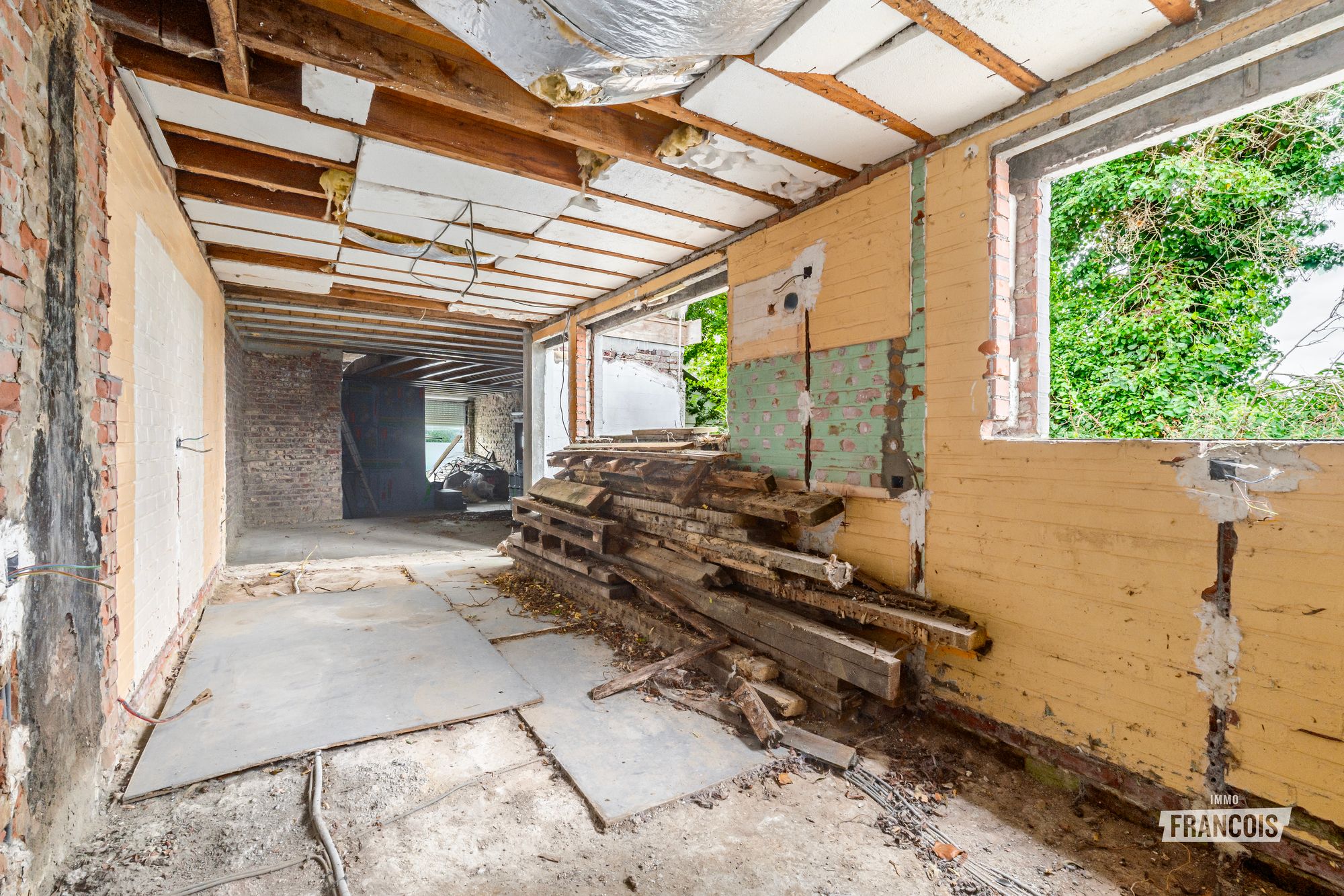 Te renoveren woning met veel potentieel te koop in Heurne! - foto 5