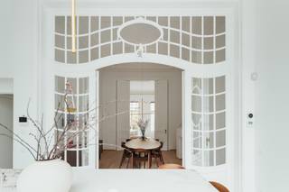 Luxueus gerenoveerde herenwoning op het bruisende ZuidBent u op zoek naar een tot in de puntjes gerenoveerde herenwoning?Dan is deze woning beslist...