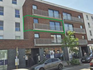 Instap klaar appartement met 1 slaapkamer en balkon te centrum Halle. Het appartement, gebouwd in 2013, omvat een inkomhal met vestiaire, open...
