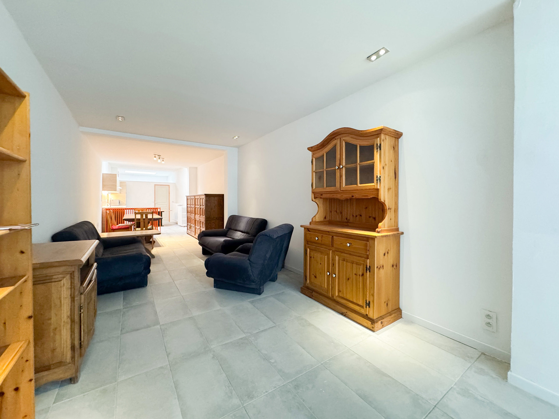 Ruim gelijkvloers pand met talloze mogelijkheden - foto 4