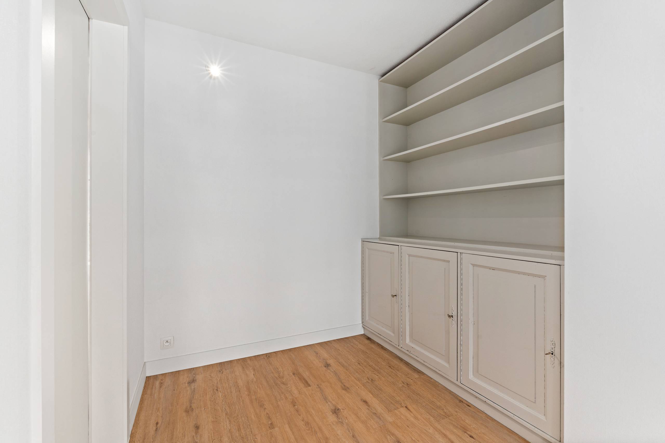 Gerenoveerd appartement met 1 slaapkamer - foto 5
