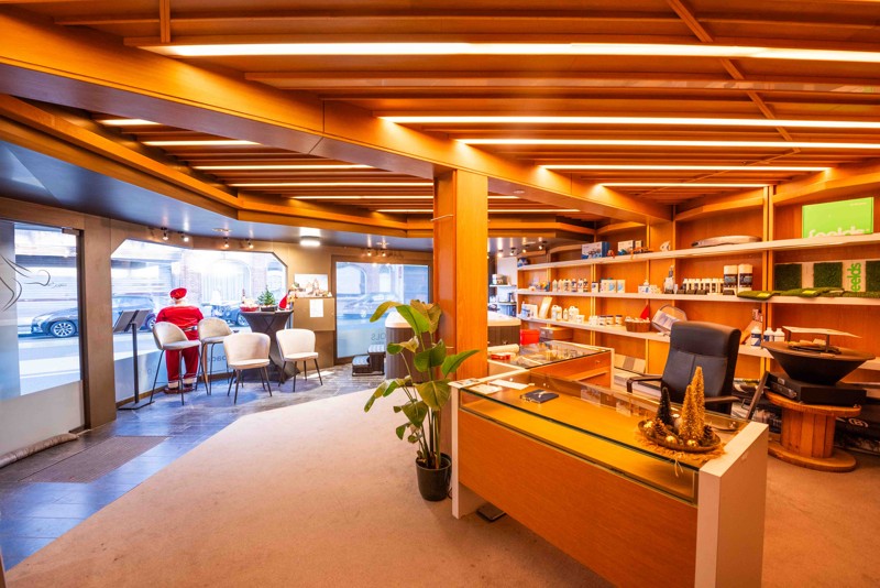 Handelspand met woning en garages - photo 2