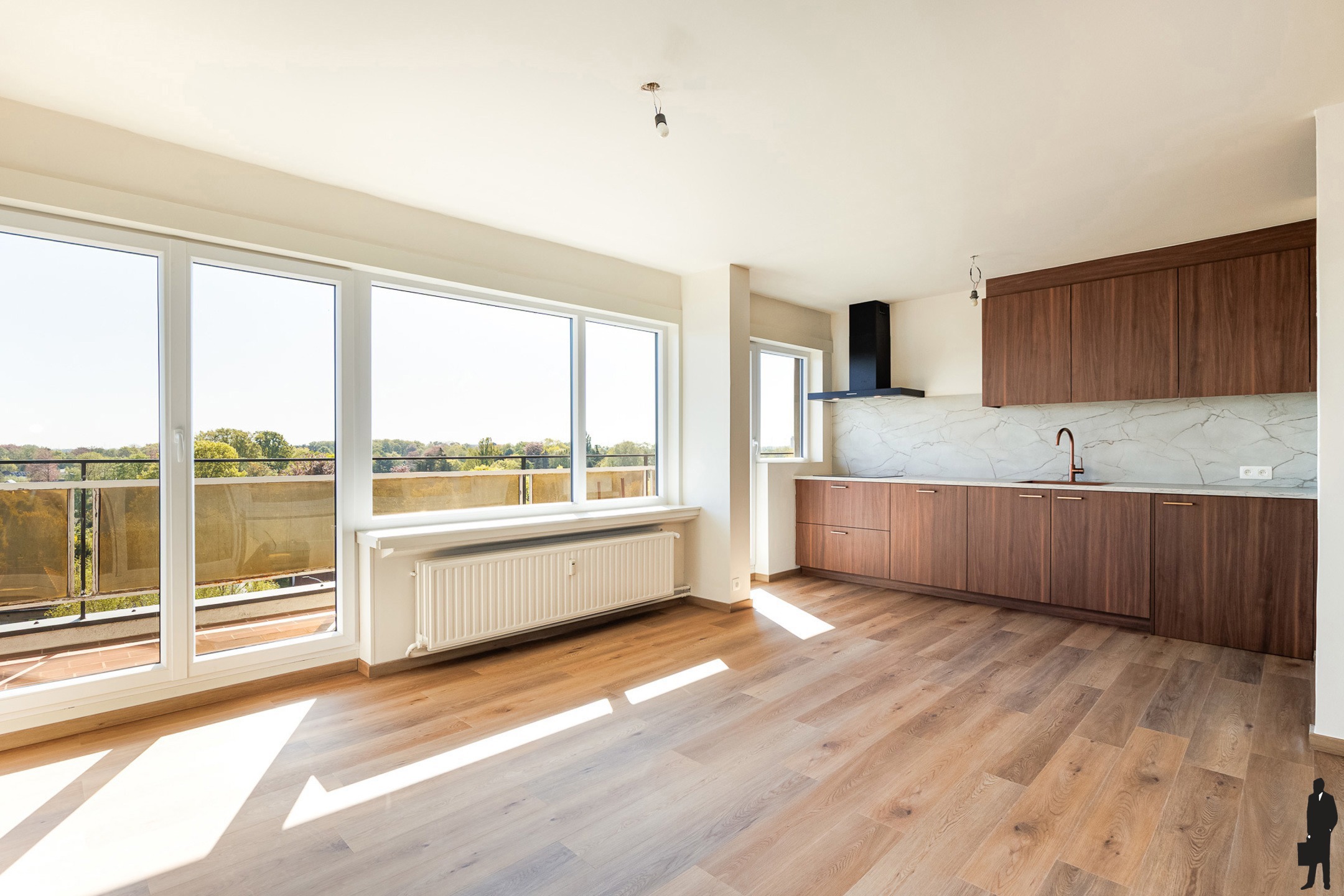 Gerenoveerd appartement met 2 slpks &amp; dubbele garage  - foto 2
