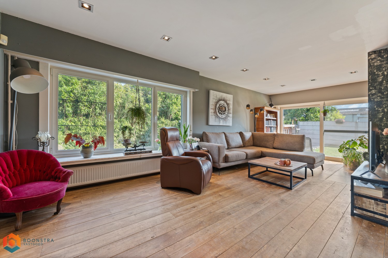 Zeer ruim magazijn van 1600 m² met woonst/bureel op een uitstekende locatie - foto 2