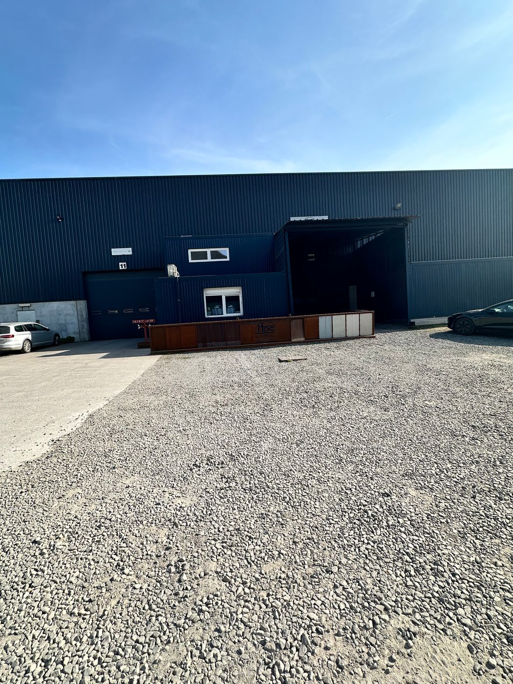 Zone de stockage de +/- 6 000 m² - photo 3