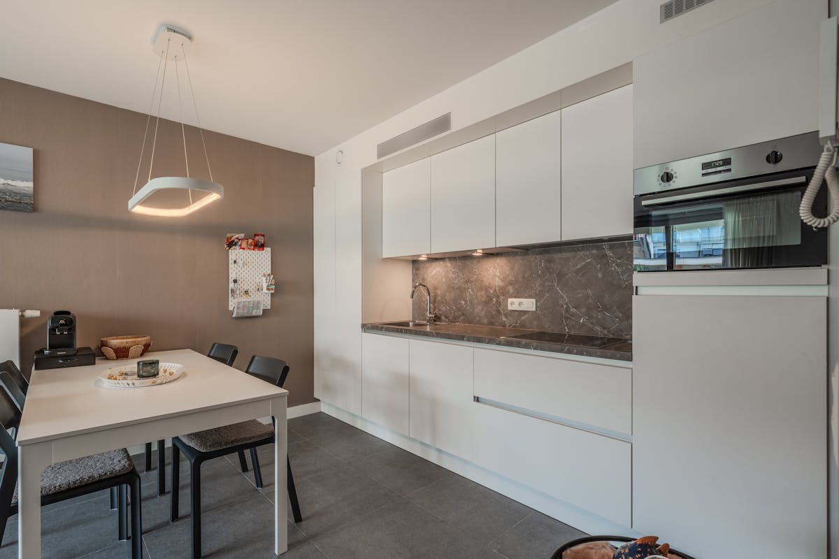 Prachtig gelijkvloers appartement met 1 slaapkamer en terras! - foto 4