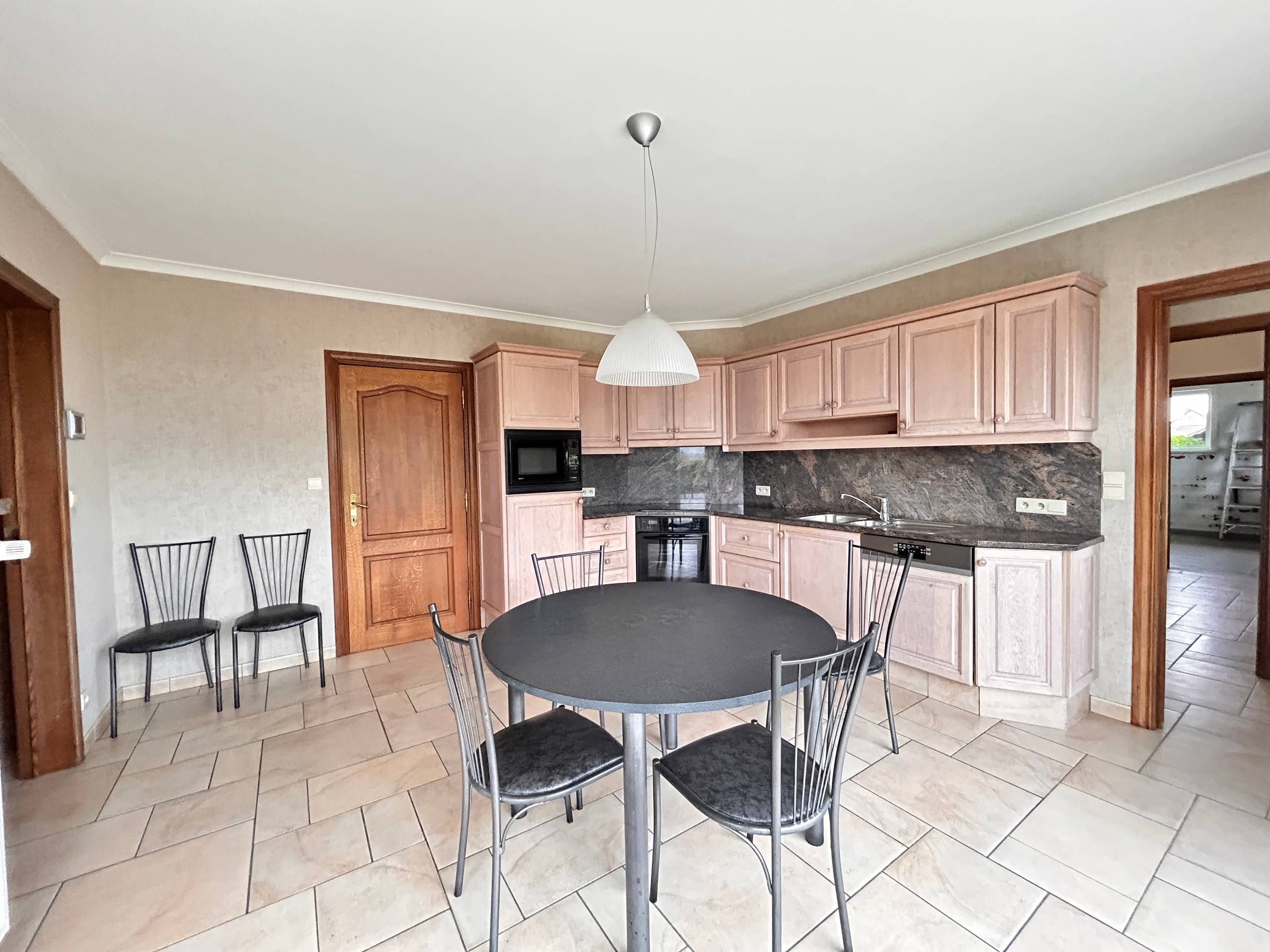 Prachtige villa met 3 slpk, dubbele garage en mooi verzicht - foto 5