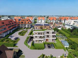 Villa Cardijn est une résidence de petite taille, située au calme et au centre, près du port de plaisance de Nieuport, à distance de marche du parc maritime, de la plage et de la ville de Nieuport.<br />Ce penthouse comprend une surface habitable de 115 m² etet deux terrasses spacieuse qui font ensemble 43 m².<br />Disposition: hall d'entrée , séjour spacieux et lumineux avec cuisine ouverte et coin repas, deux terrasses spacieuses avec carrelage, un débarras séparé, toilettes d'invités, une salle de bains avec douche à l'italienne, double vasque et une deuxième toilette, trois chambres spacieuses, dont une avec salle de douche attente.<br />Contactez-nous pour plus d'informations sur le projet et les conditions de vente sous le régime de TVA.