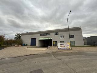 Bent u op zoek naar een ruime, professionele en perfect uitgeruste bedrijfsruimte op een strategische locatie? Dit uitzonderlijk magazijn van...