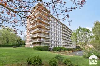 Welkom in dit prachtig gelegen appartement op het gelijkvloers van een verzorgde residentie in Ganshoren (Brussel). Gelegen op wandelafstand...