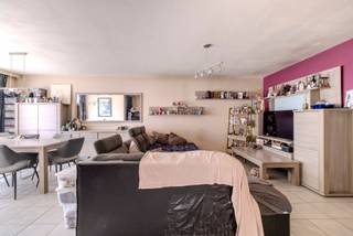 Deels te renoveren gesloten bebouwing met o.a. 4 slaapkamers, tuin en inpandige garage.De woning heeft maar liefst 193m² bewoonbare oppervlakte en...