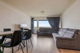 Ben je op zoek naar een instapklaar appartement met terras? Lees dan zeker verder!Dit instapklare appartement is gelegen in het rustige Koningin...