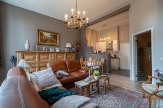 <p><span>Ruim 2 slaapkamer appartement + terras</span></p><p><span> </span></p><p><span>Pal in het centrum van Duffel, op wandelafstand van alle winkels en terrasjes, parken, scholen en openbaar vervoer bevindt zich dit leuk en lichtvol appartement van +/- 90 m² in een karaktervol gebouw. </span></p><p><span>Het appartement is gelegen op de 2de verdieping en bestaat uit een aangename inkomhal met WC, een zeer lichtvolle leefruimte met open keuken en toegang tot een handige wasberging. via de nachthal bereikt men 2 slaapkamers aan de achterzijde van het gebouw alsook de badkamer. Tenslotte kan u achteraan genieten van het groen en de rust op het gezellige terrasje. de aankoop van een garagebox achter het gebouw is vrijblijvend mogelijk (€ 29.500,- Euro). </span></p><p><span> </span></p><p><span>+ Zeer centraal gelegen</span></p><p><span>+ Karaktervol geheel </span></p><p><span>+ Lift</span></p><p><span>+ EPC B / Elektriciteit conform / Asbestvrij</span></p><p><span>+ Lage alg. kosten</span></p><p><span>+ Hoge plafonds, Massieve parketvloeren</span></p><p><span> </span></p><p><span> </span></p>