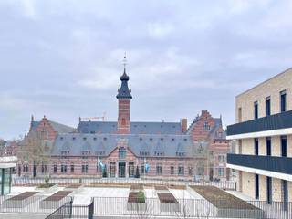 Nieuwbouwcomfort (2025)Ruimtelijk en praktisch ingedeeldZonnig terras van 23 m²Topligging in MechelenExtra comfort & faciliteiten: autostaanplaats,...