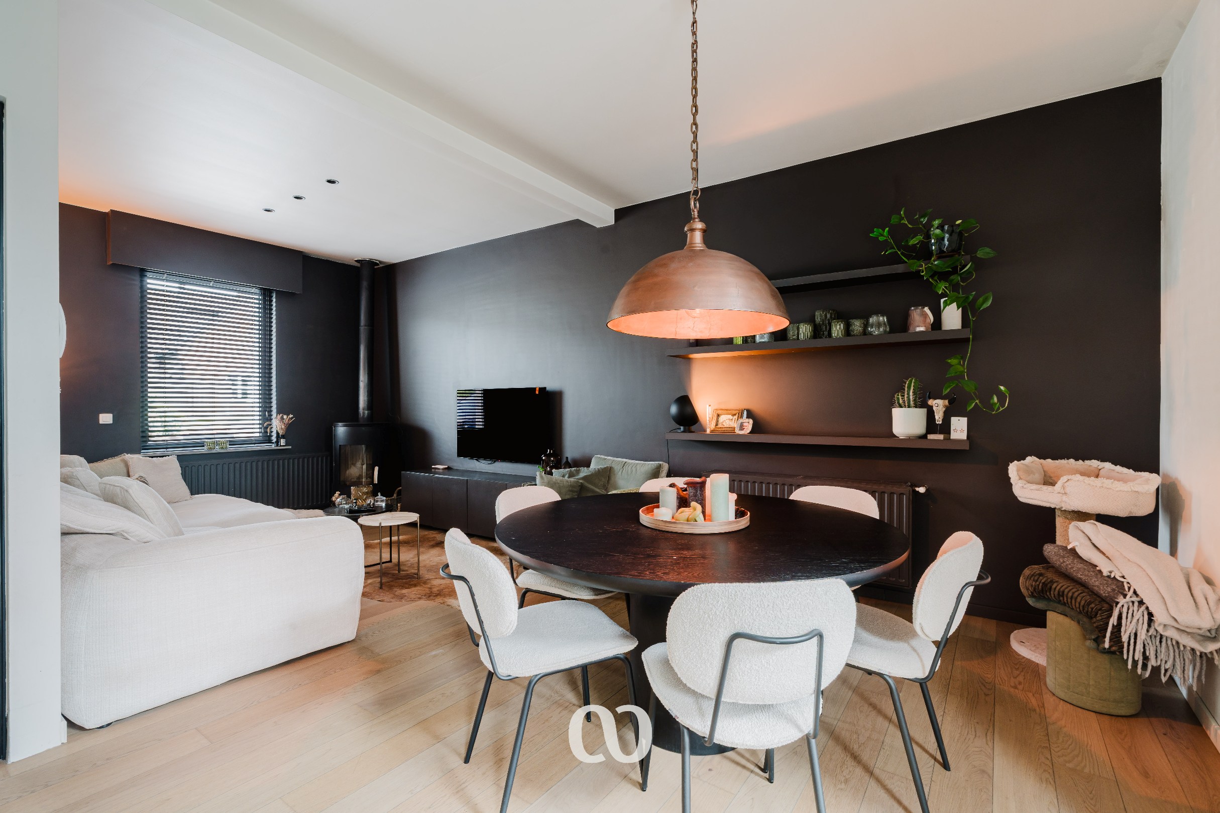 Instapklare woning met tuin en bijgebouw in het centrum van Kruishoutem - foto 1