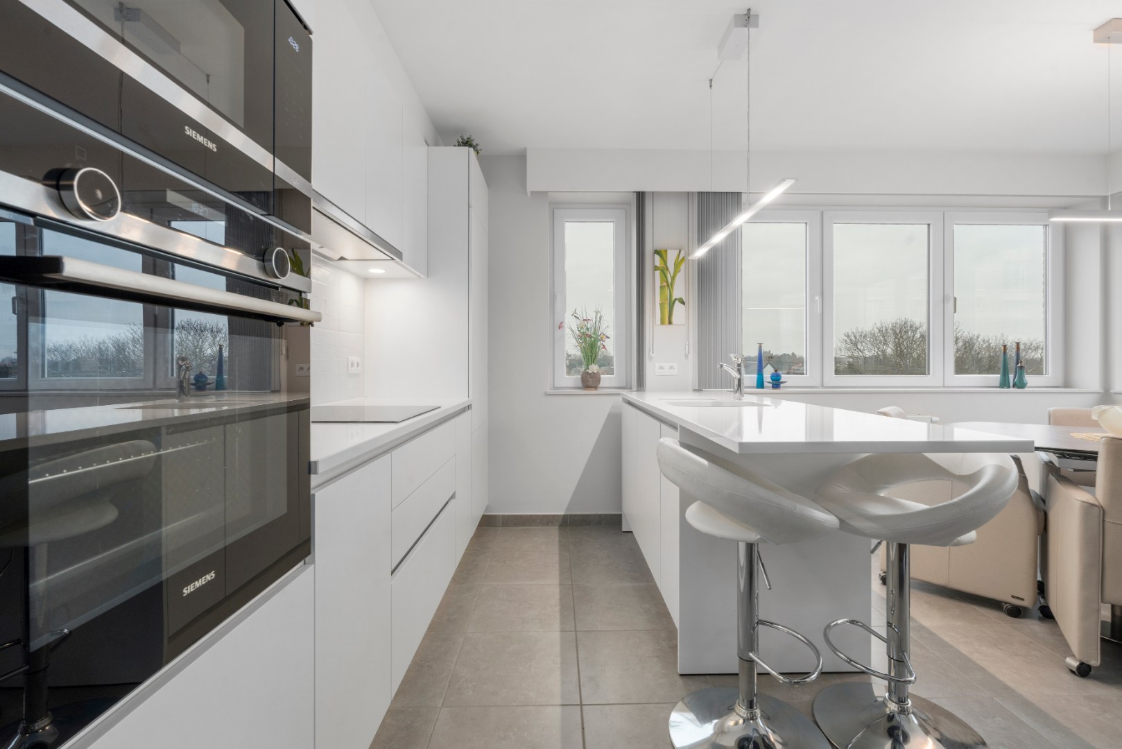 APPARTEMENT AVEC DEUX CHAMBRES ET VUE LATÉRALE SUR LA MER - photo 4