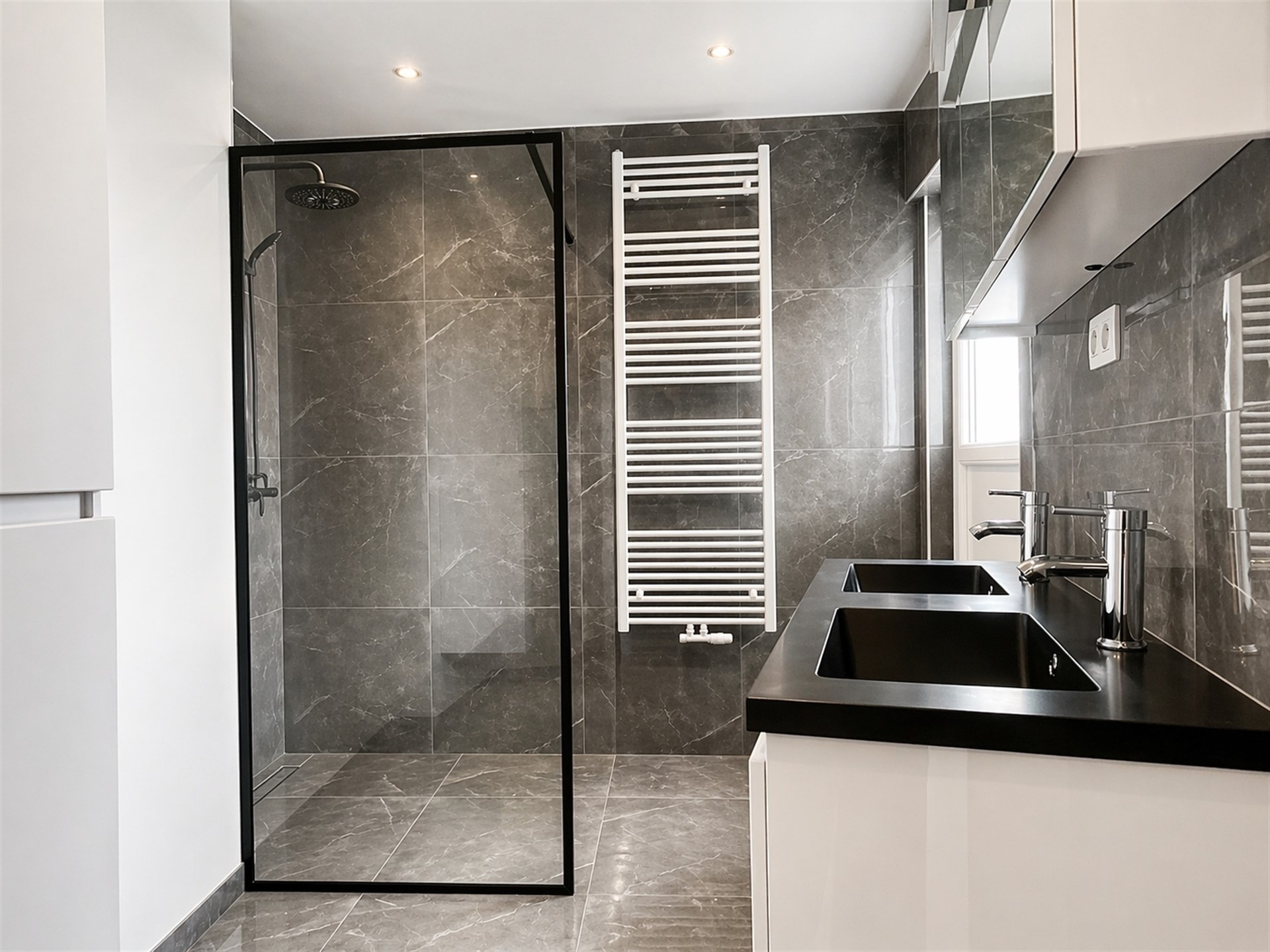 ruim appt met veel lichtinval in hartje Wilrijk! - foto 5