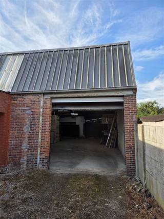 <p><span>RUIME BINNEN-AUTOSTAANPLAATS IN GARAGECOMPLEX</span></p><p><span>Centrale ligging nabij centrum en station met vlotte bereikbaarheid via N16, A12 en N17</span></p><p><span> </span></p><p><span> </span></p><p><span> </span></p>