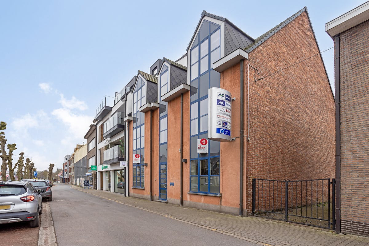 Kantoor (212 m²) met woonst (105 m²) te koop in Evergem - foto 1