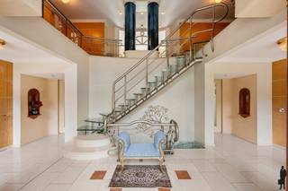 Exclusieve stijlvilla met binnenzwembad, wellness en hoogwaardige afwerking op toplocatie te EssenIn een exclusieve en residentiële villawijk te...
