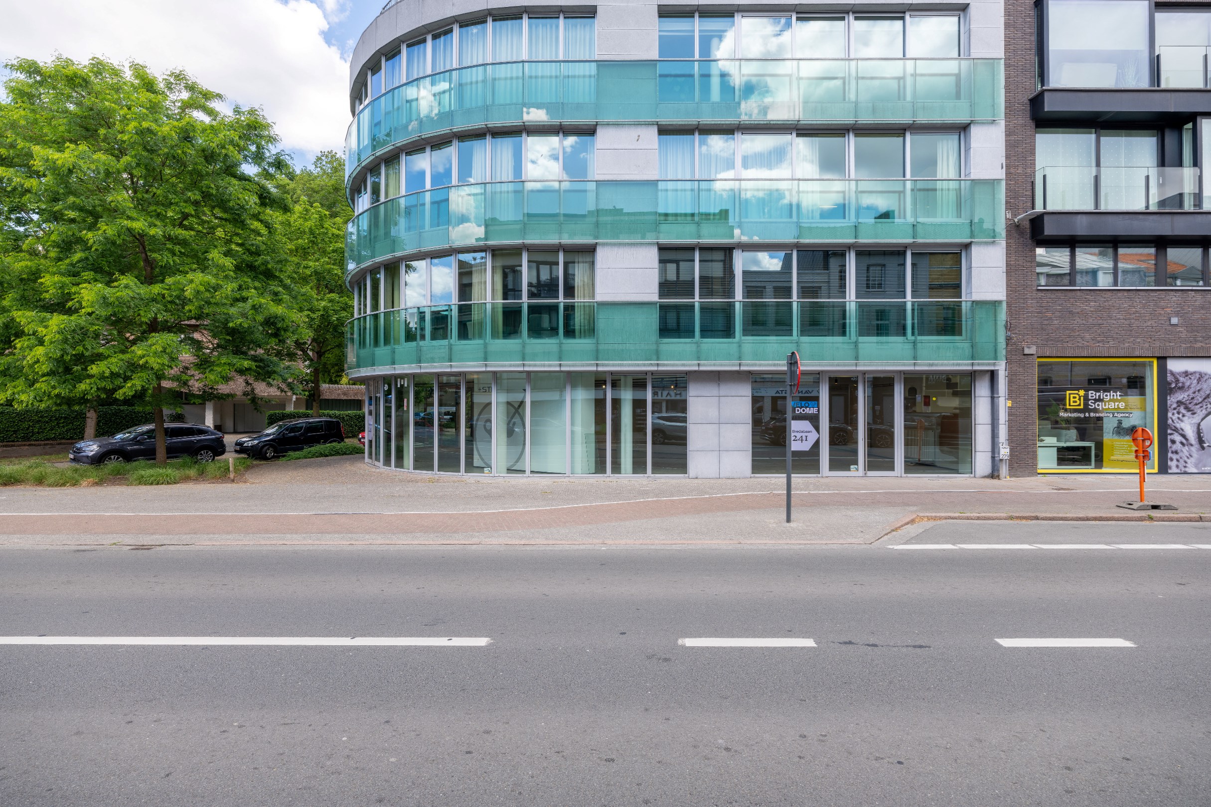 Uitstekend hoekgelegen handelspand van ca. 351 m² op top-locatie - foto 2