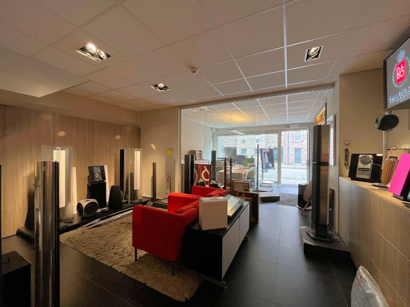 Instapklaar en energiezuinig handelspand op toplocatie in centrum Geel - foto 4