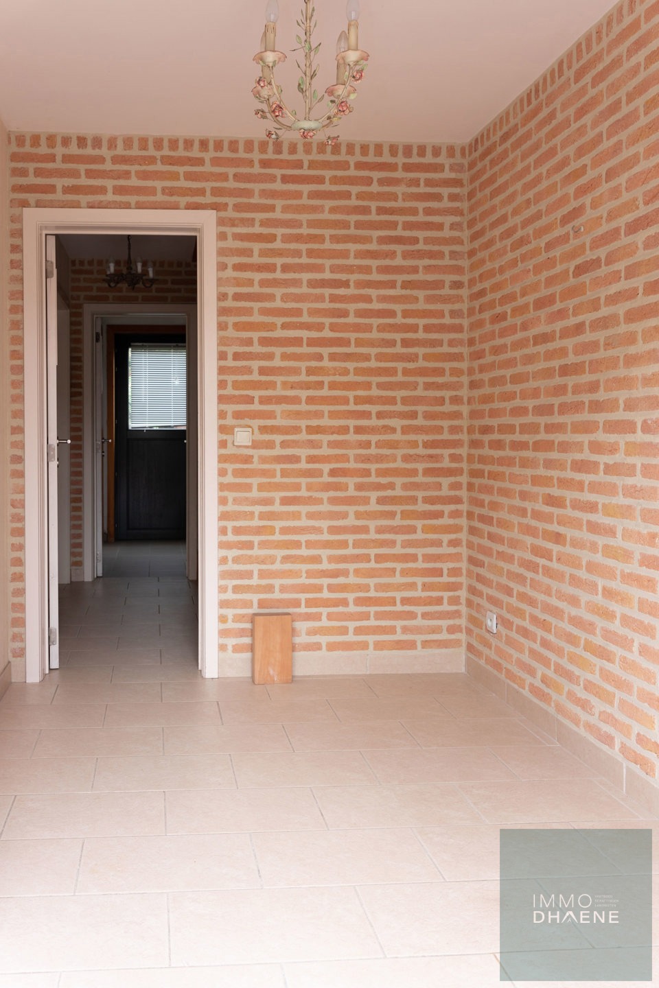 Ruime woning met tuin, terras en inpandige garage! - foto 2