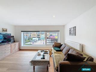 In het centrum van Veldegem, op wandelafstand van winkels en openbaar vervoer, vinden we dit recente duplex-appartement terug in een...