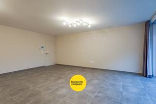 Deze prachtige assistentiewoning, gelegen op de eerste verdieping, is de perfecte plaats waar senioren zelfstandig kunnen wonen met toegang...