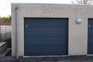 Ruime garage in goede staat, met automatische sectionaalpoort, bouwjaar 2008. Het perfecte verhuurpotentieel. De garage heeft een oppervlakte van 21,7 m² en is gelegen achter de stijlvolle Residentie Da Vinci met een goede toegangsweg tot de garage en voldoende manoeuvreerruimte.<br />Er zijn 2 garages te koop: <br />- garage 9<br />- garage 12