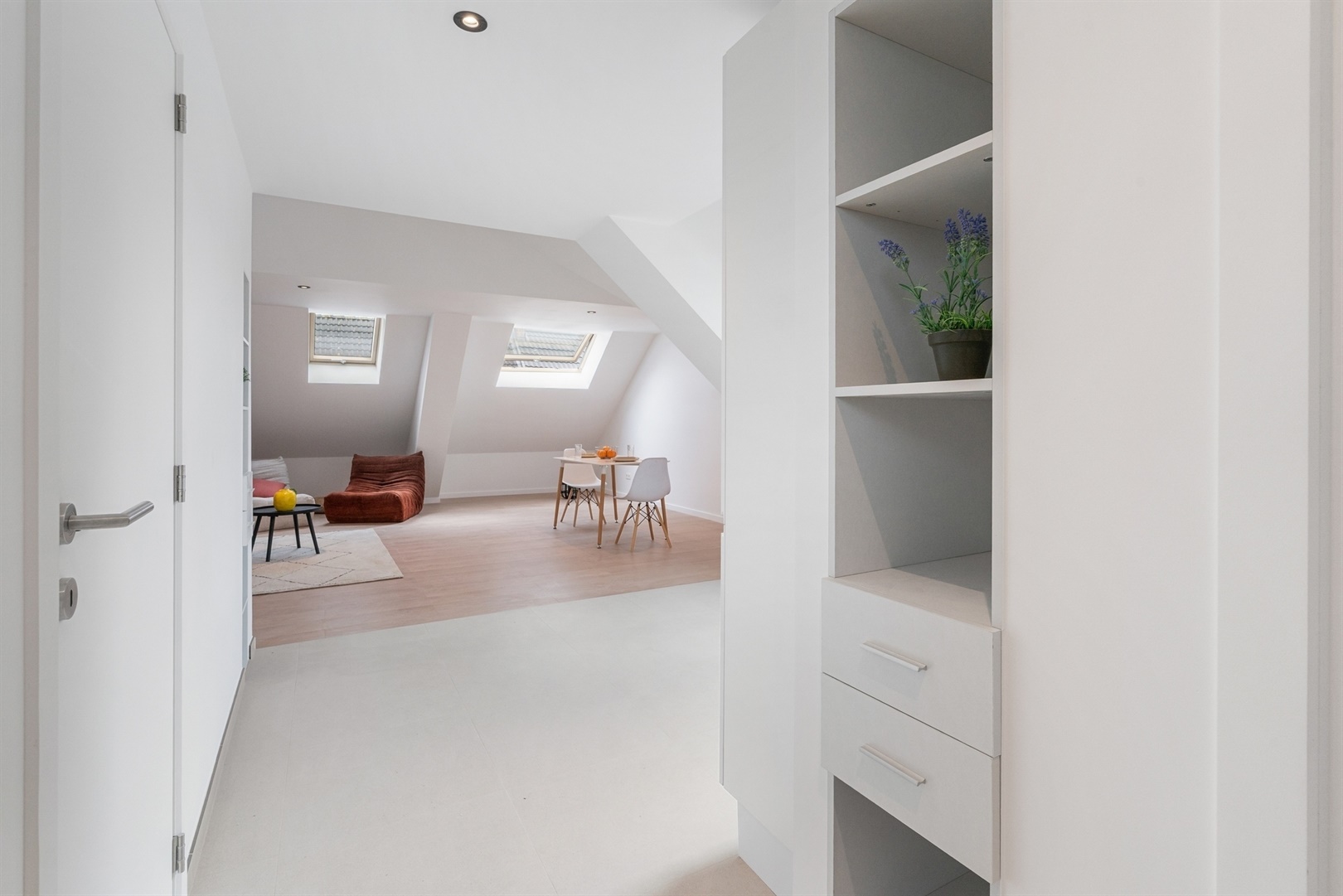 Knap gerenoveerd appartement met 2 slaapkamers - foto 4