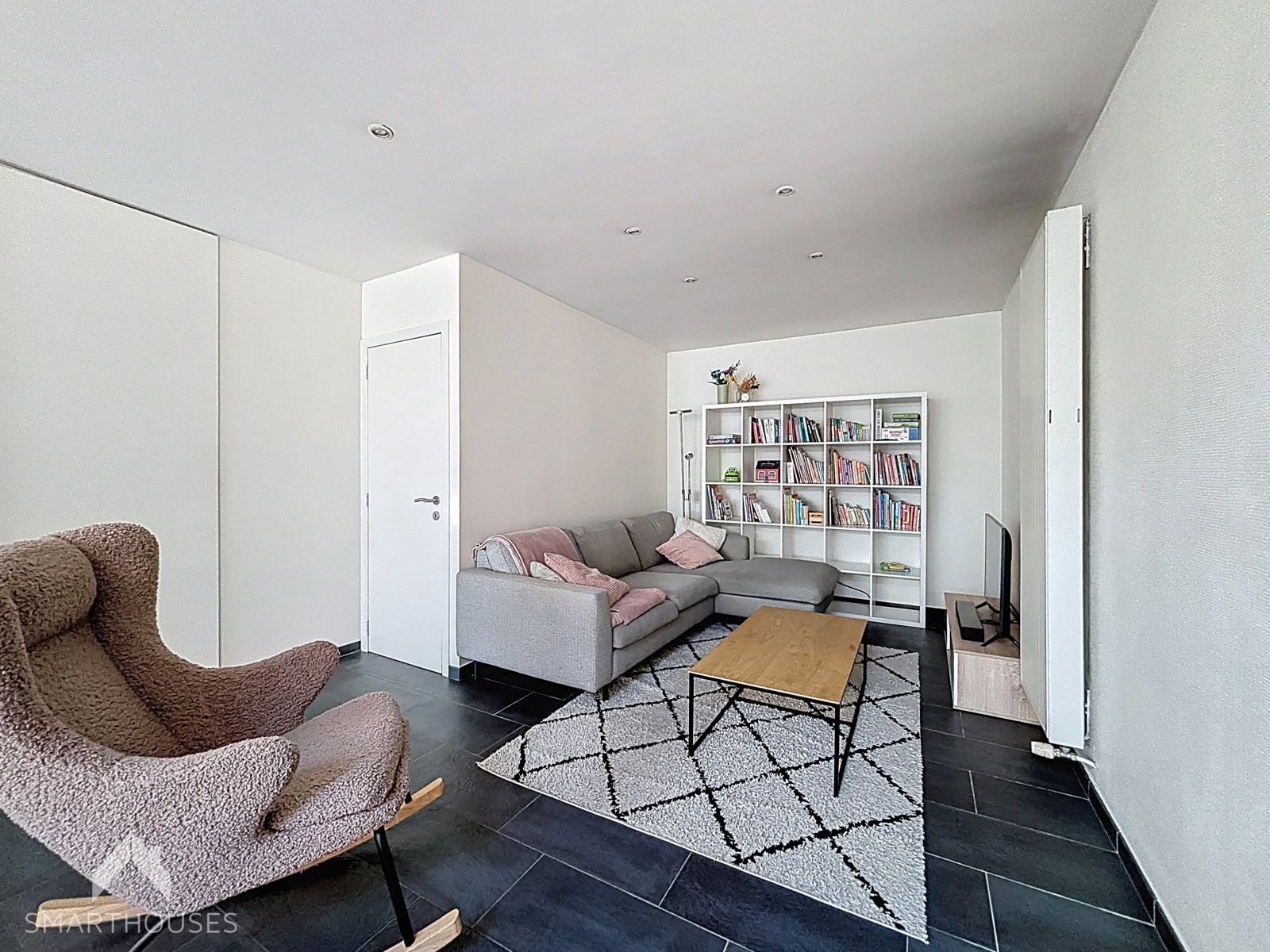 Ruime instapklare woning met 4 slaapkamers, garage en tuin - foto 4