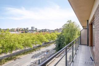 Instapklaar één-slaapkamerappartement op de derde verdieping van een goed onderhouden gebouw in de wijk Sylvain Dupuis te Anderlecht. Het...