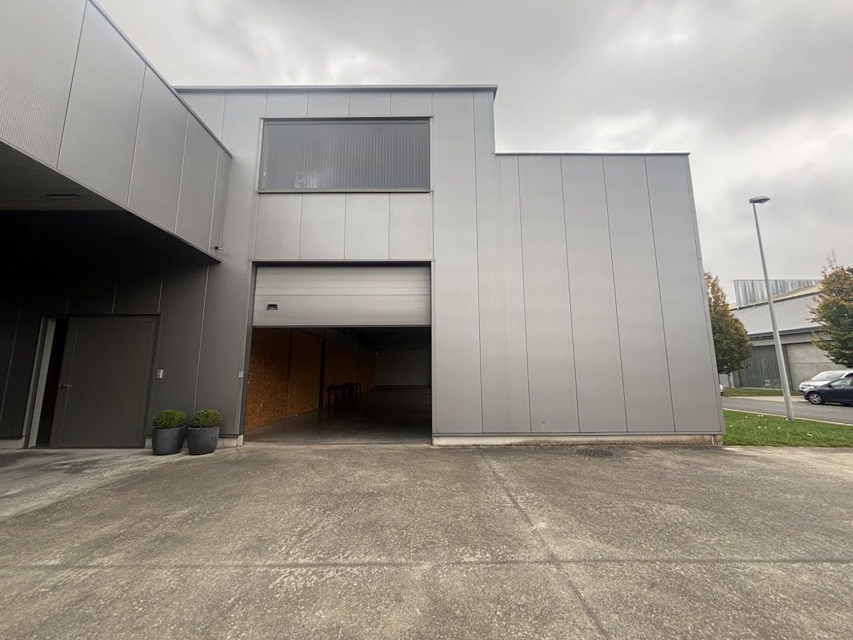 Entrepôt d'environ 220 m² à louer à Waregem. - photo 1