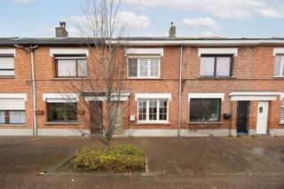 Zoekt u een instapklare stadswoning op een absolute toplocatie in Mechelen? Deze charmante woning in de Lansiersstraat is dan de perfecte match!Het...