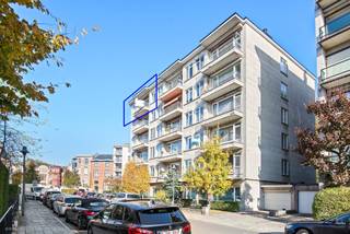 Dit 3 slaapkamerappartement bevindt zich op de 5de verdieping van dit standingvolle gebouw in een van de mooiste wijken van Antwerpen.Met zijn knappe...