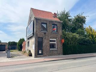 Zowel voor renovatie als heropbouw bestaat de mogelijkheid om te genieten van het GUNSTTARIEF van 6% BTW.De natuurliefhebber vindt op deze locatie...