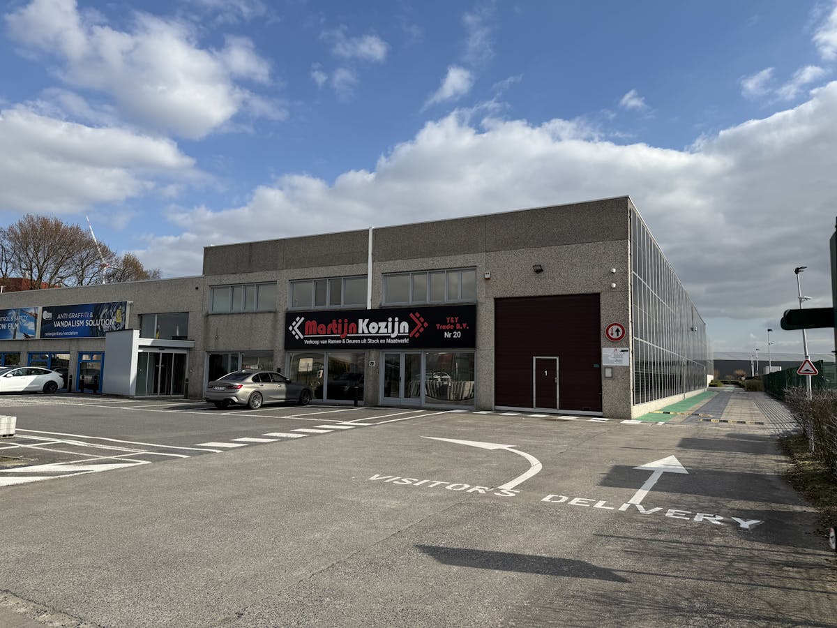 Magazijn (ca. 995 m²) met rolbrug en kantoren te huur Zulte - foto 1
